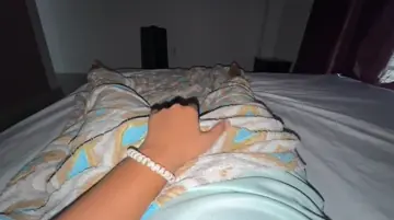 Negra transando gostoso batendo uma para novinho até ele gozar