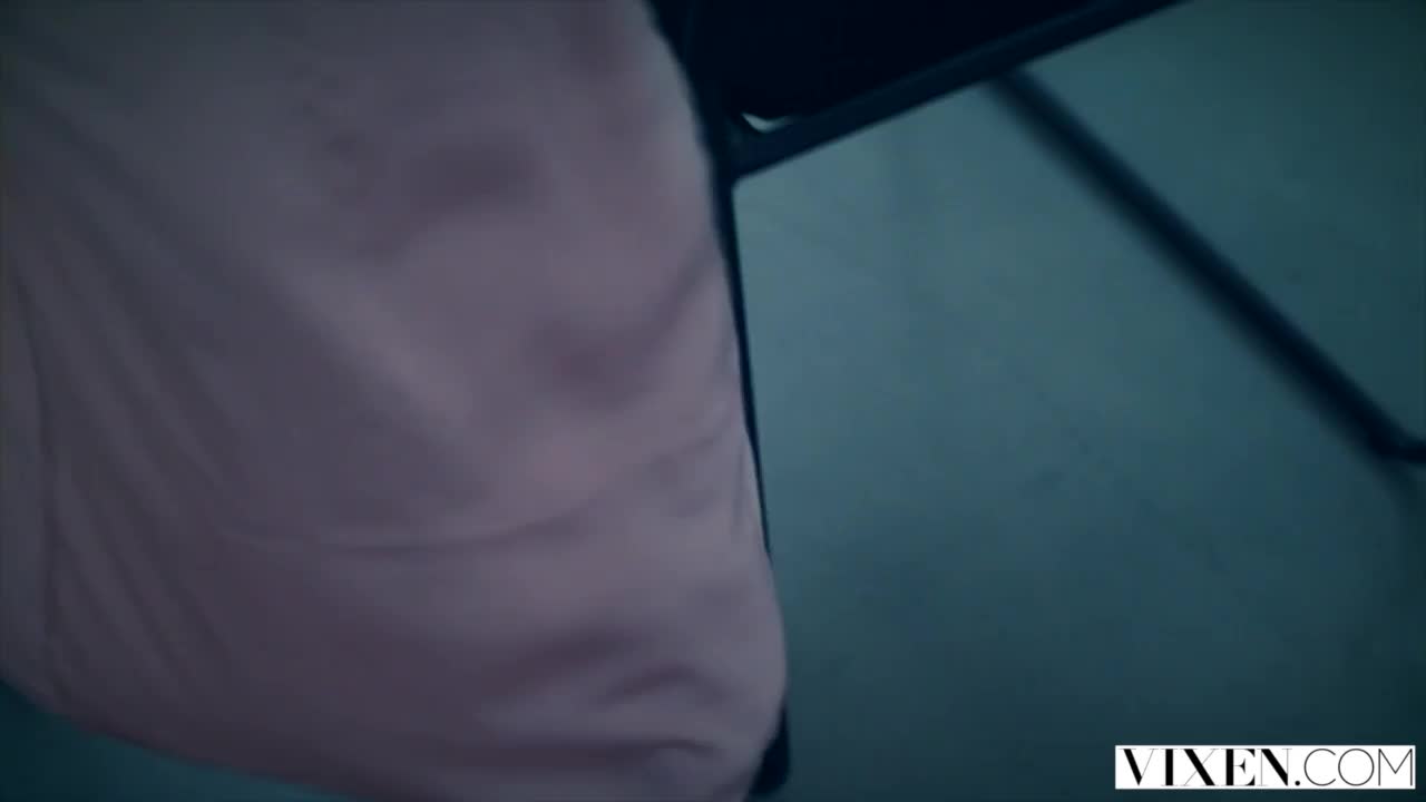 Pornografia gostosas tatuada bebendo leitinho