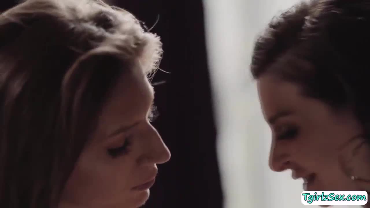 Filmes adulto gratis travesti metendo gostoso no sofá com a madrasta